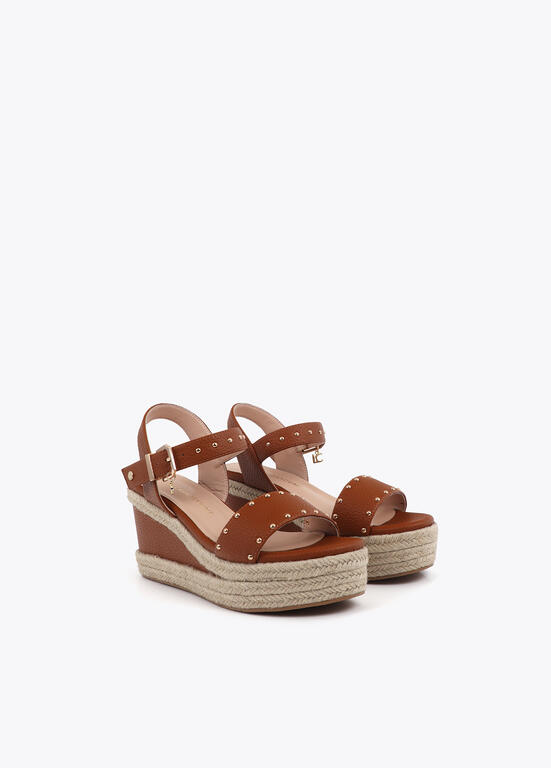 Cuña con suela en efecto rafia con detalles metálicos MARRON