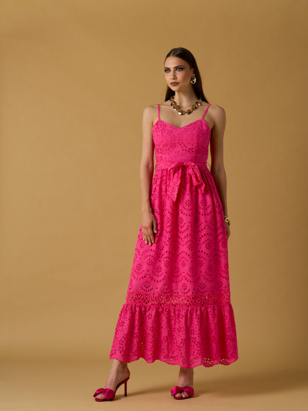 Vestido bordado troquelado con tirantes