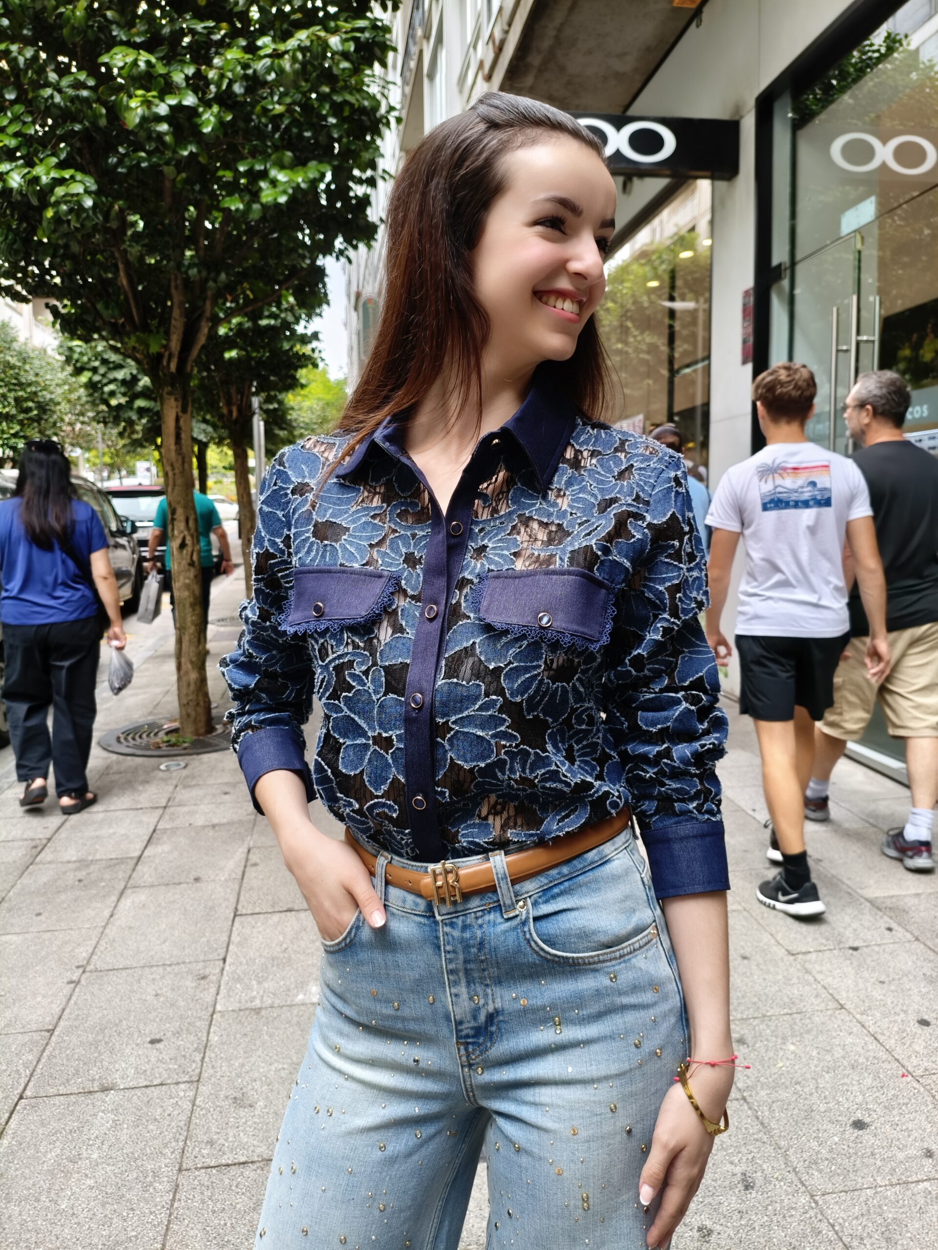 Blusa de encaje floral con detalles denim O/I26 - Imagen 4