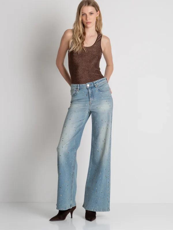 Vaqueros FLARE con lavado claro y TACHAS