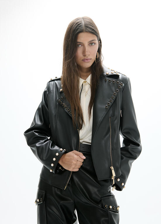 BIKER CON DETALLES DE TACHAS NEGRO